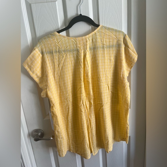 NWT Liz Claiborne short sleeved blouse…yellow…size XL. - Picture 3 of 5